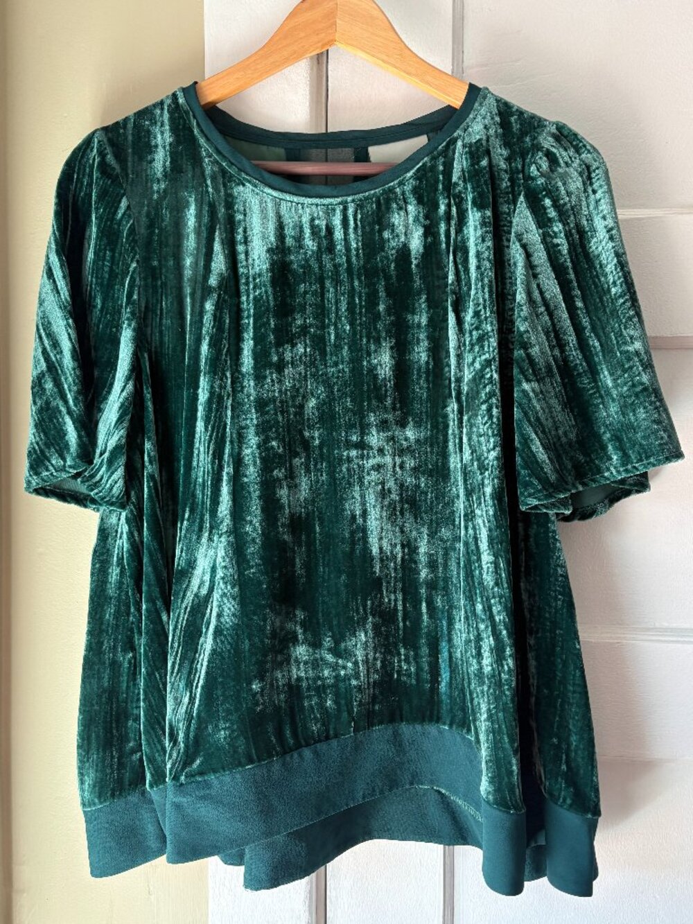 Maeve velvet green top, size Medium